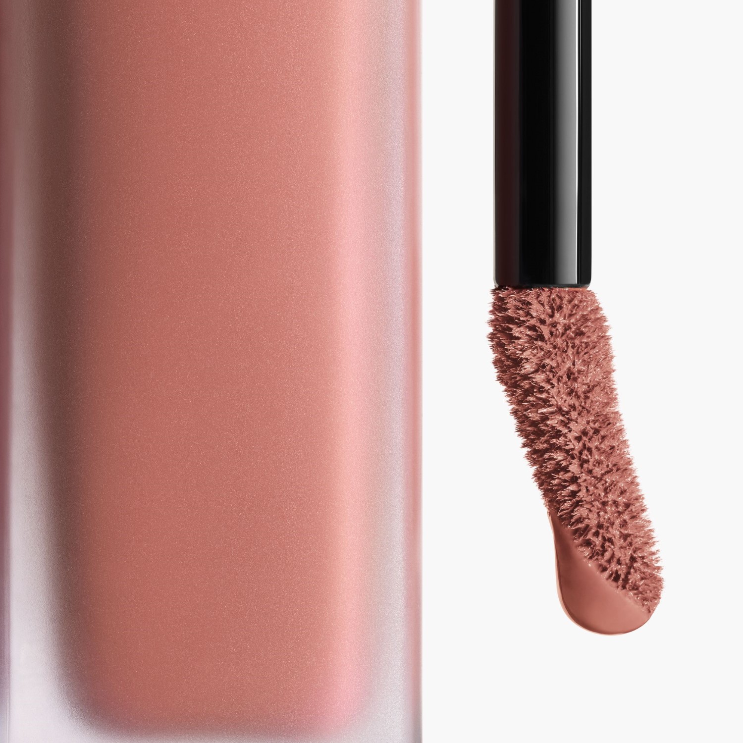 LA BARRA DE LABIOS LÍQUIDA MATE INTENSA DE LARGA DURACIÓN